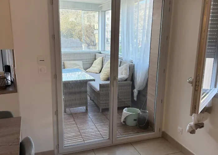 Inside דירה