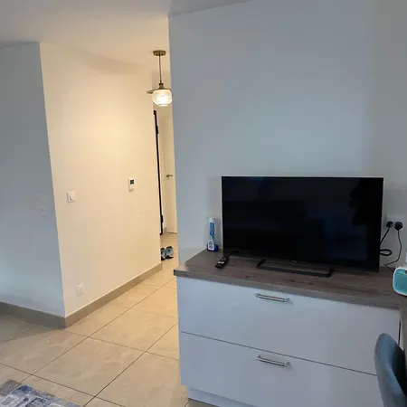 Inside Apartman Ferney-Voltaire